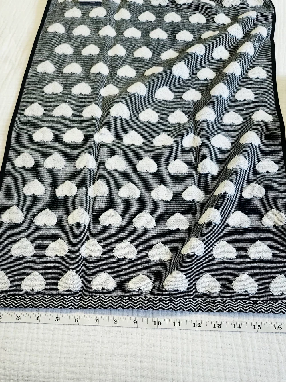 Isaac Mizrahi Black and White Heart Kitchen Towels